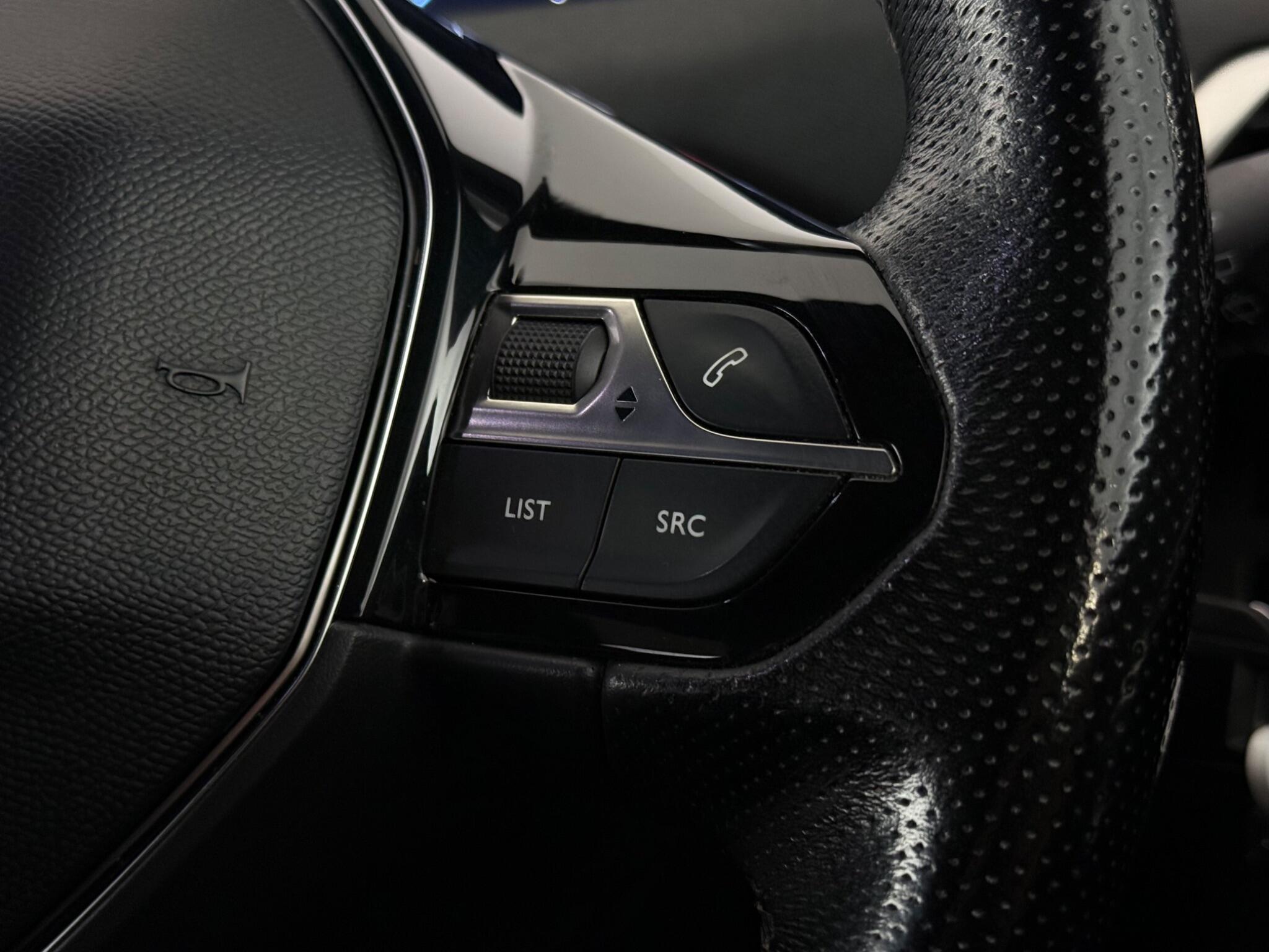 Peugeot 3008 view 16