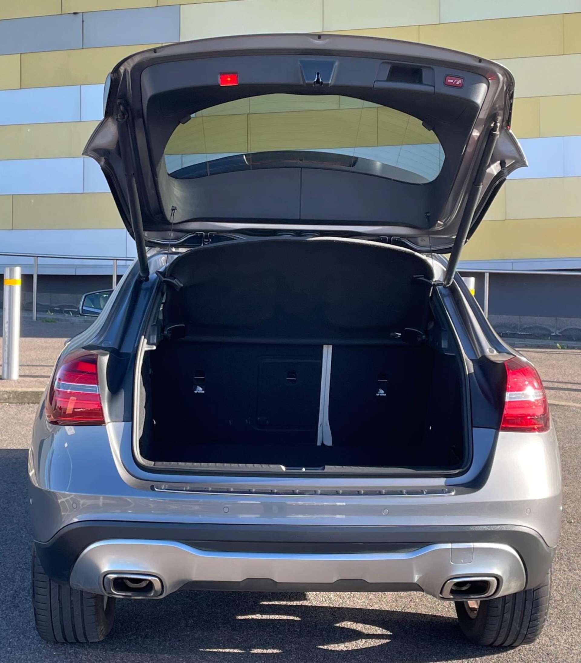 Mercedes-Benz Gla view 46