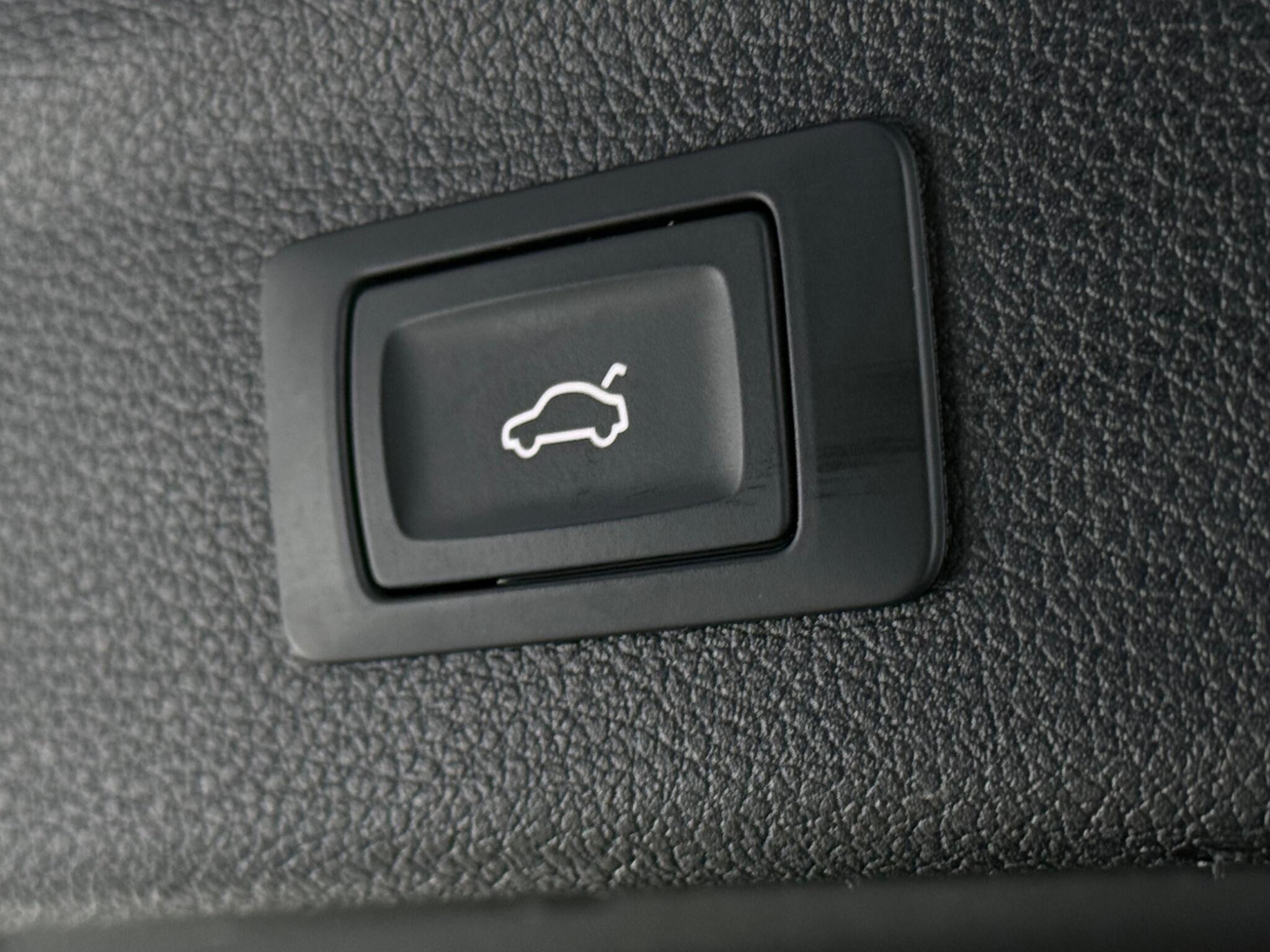 Audi Q3 view 10