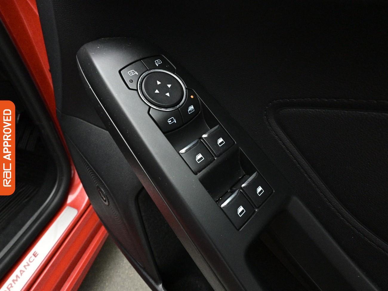 Ford Focus view 27