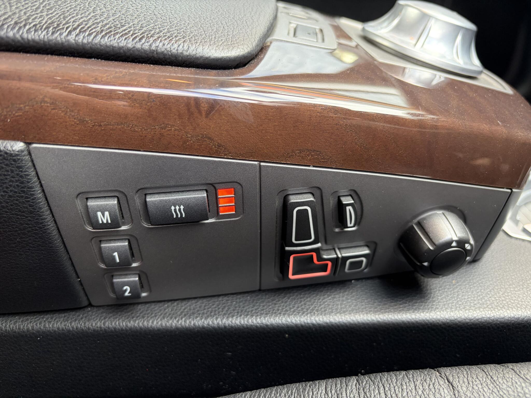 BMW 7 Series view 19