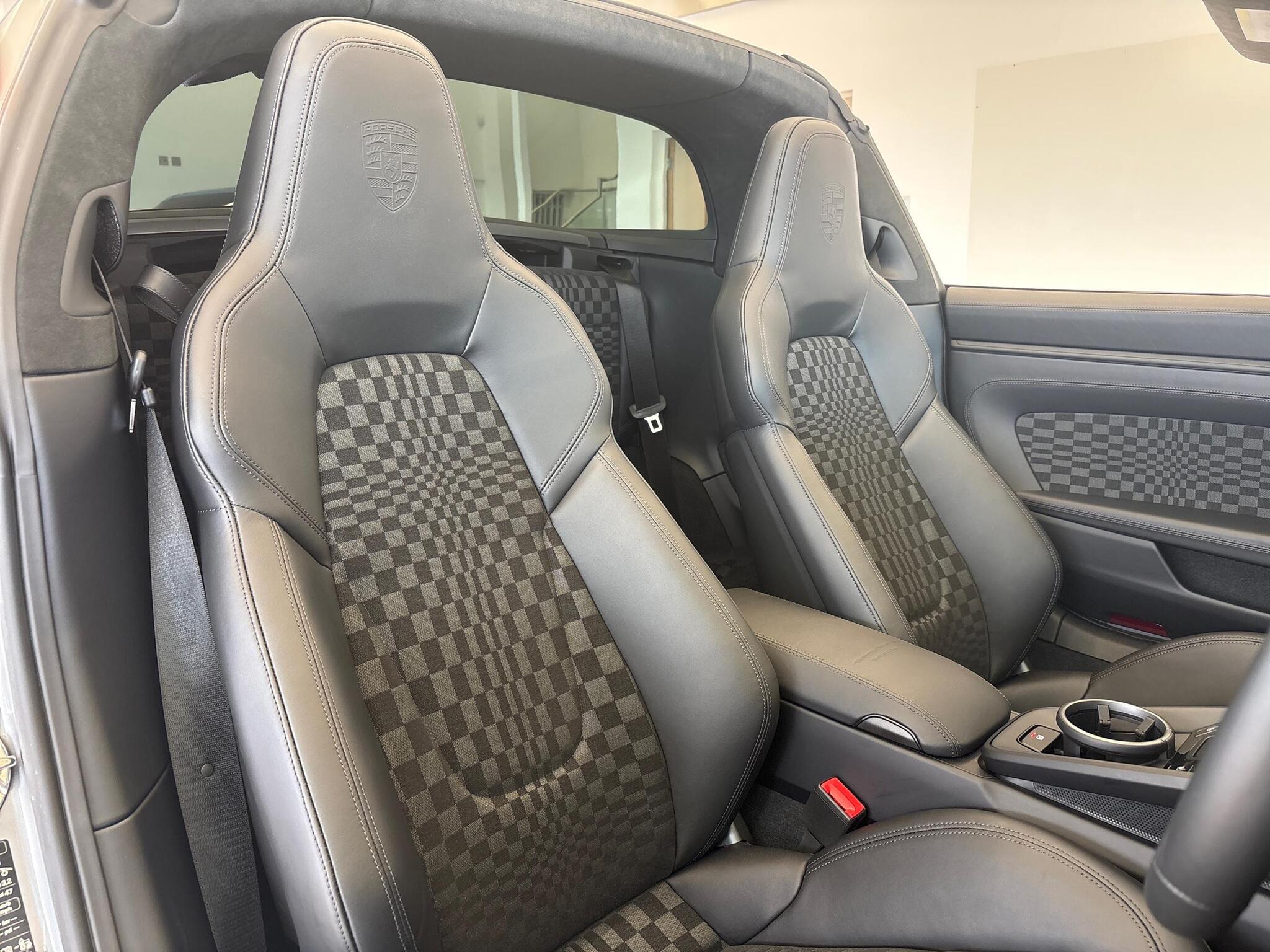 Porsche 911 view 22