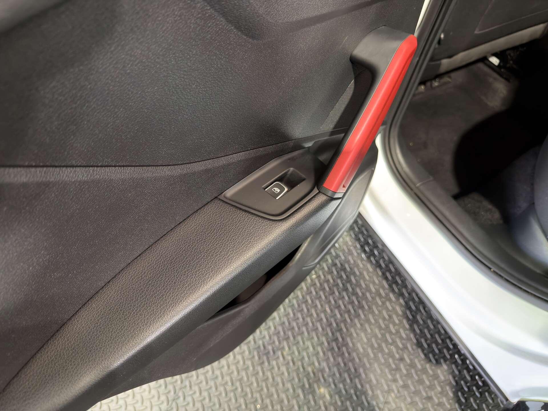 Audi Q2 view 57
