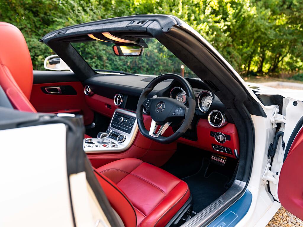Mercedes-Benz SLS view 16