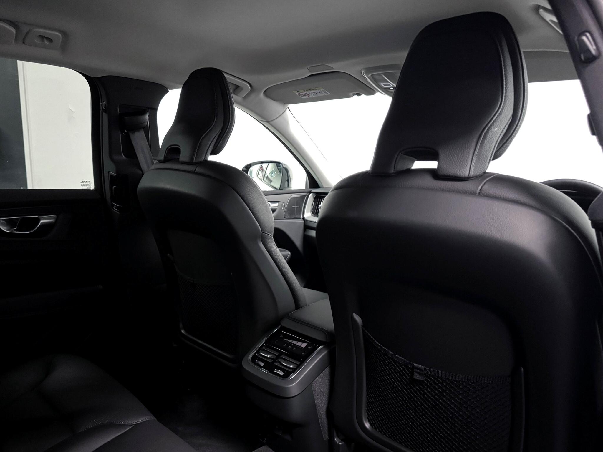 Volvo XC60 view 11
