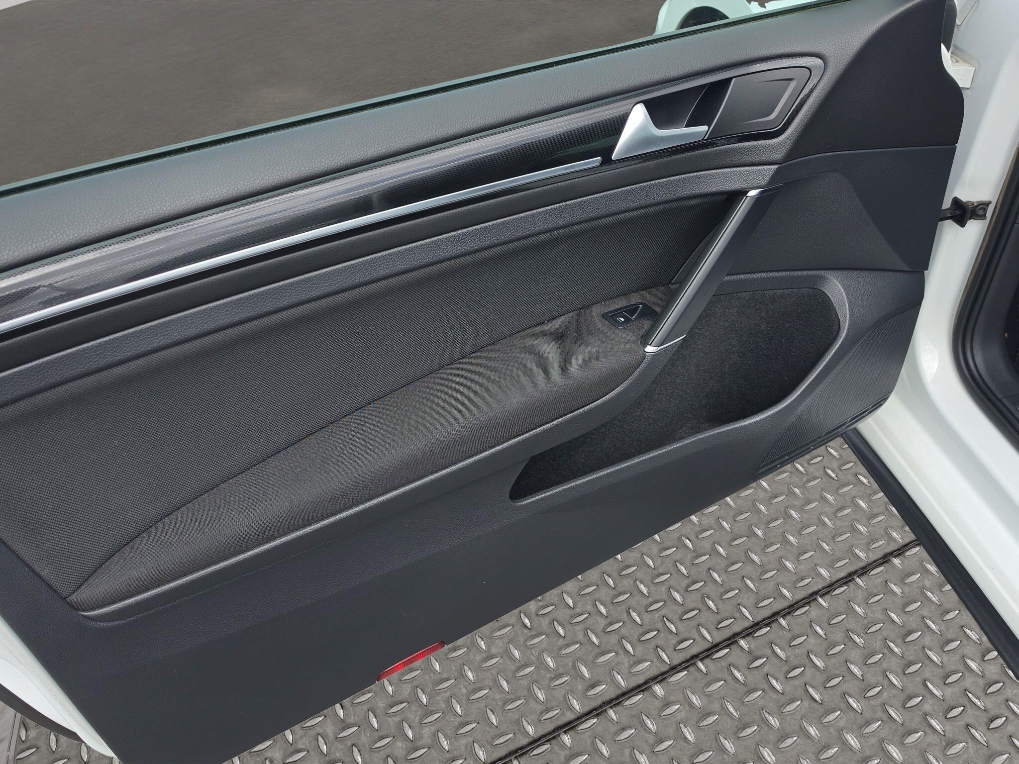 Volkswagen Golf view 15