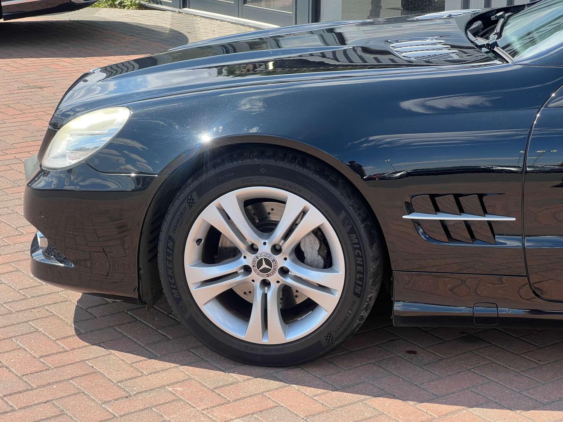 Mercedes-Benz SL view 19