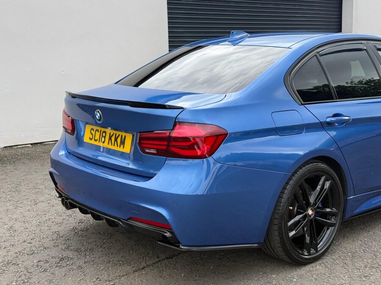 BMW 3 Series view 4