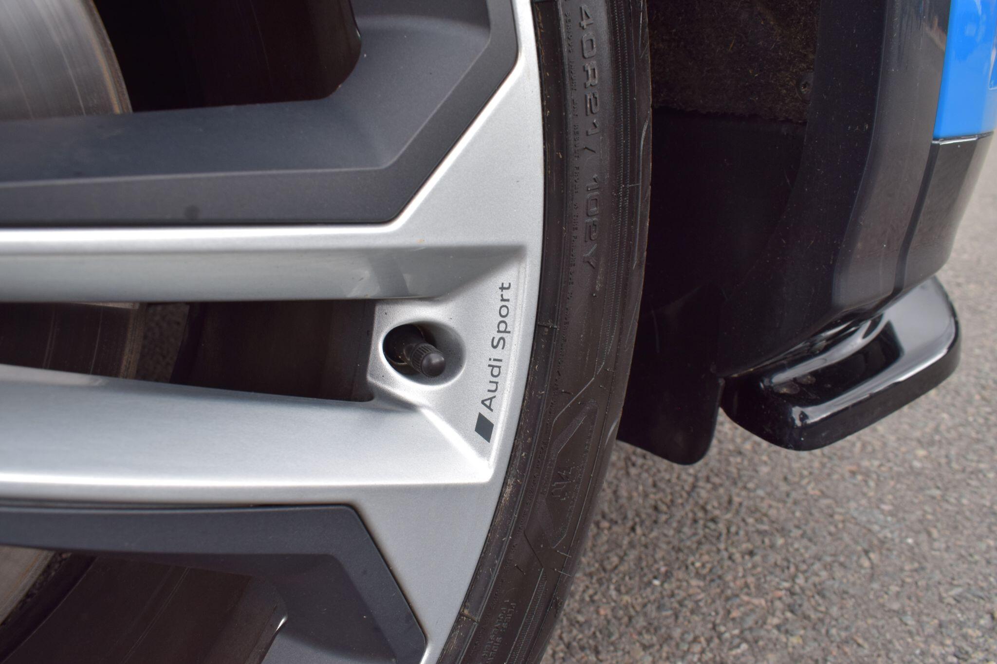 Audi SQ5 view 39