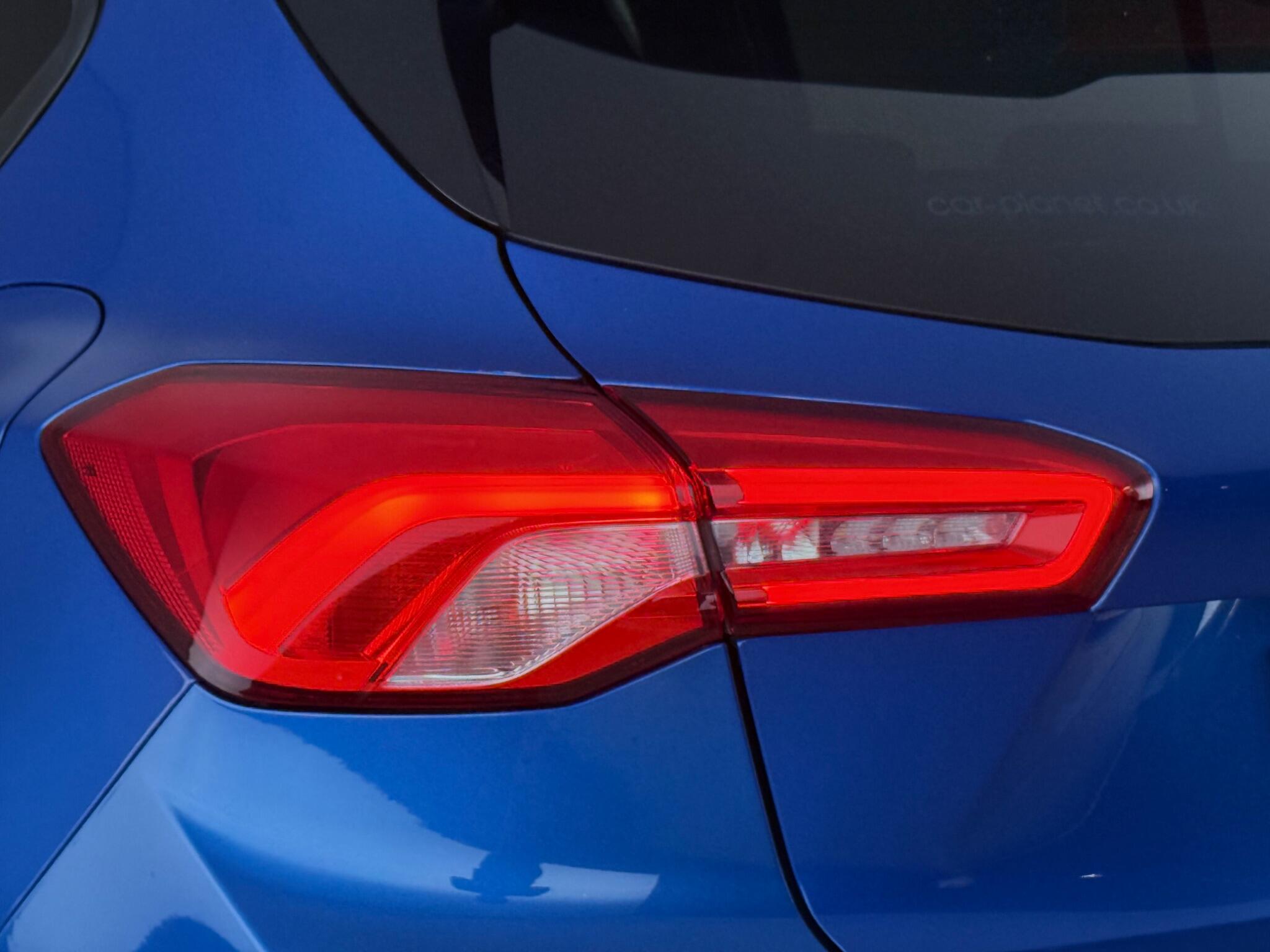 Ford Focus view 11
