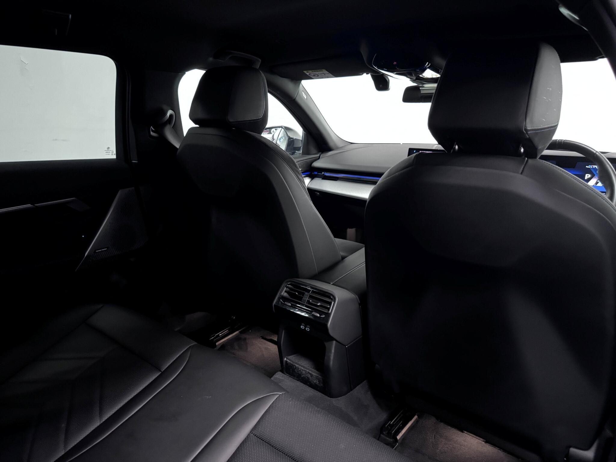 BMW 5 Series view 27