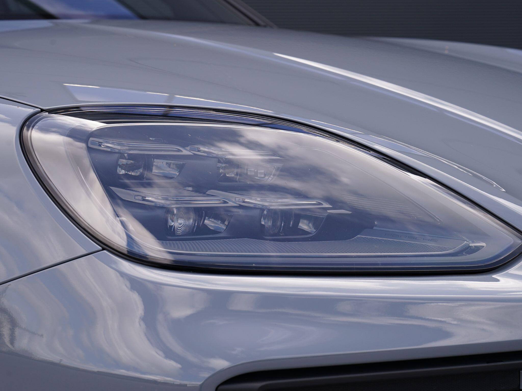 Porsche Cayenne view 112