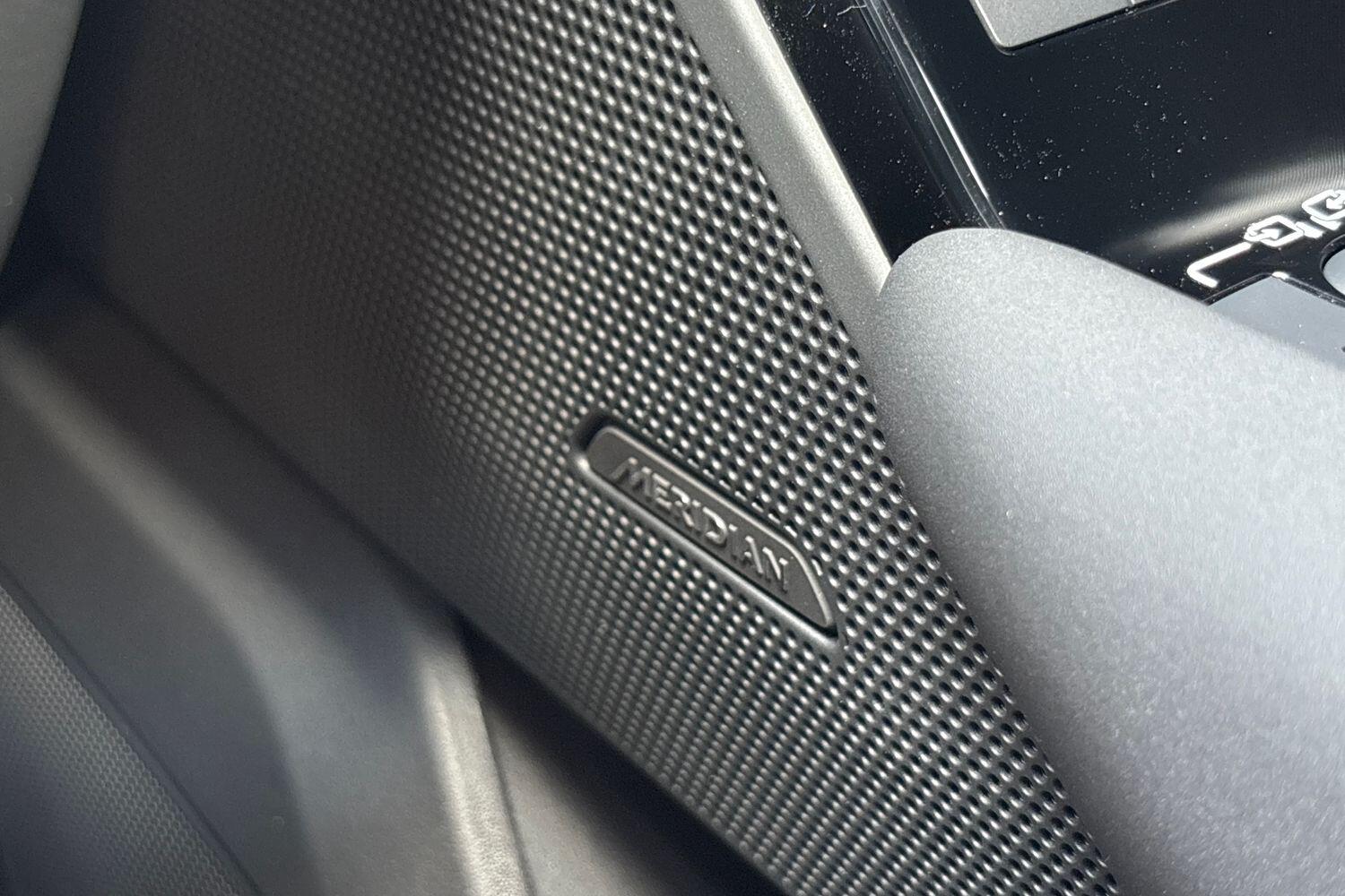 Land Rover Range Rover Velar view 32