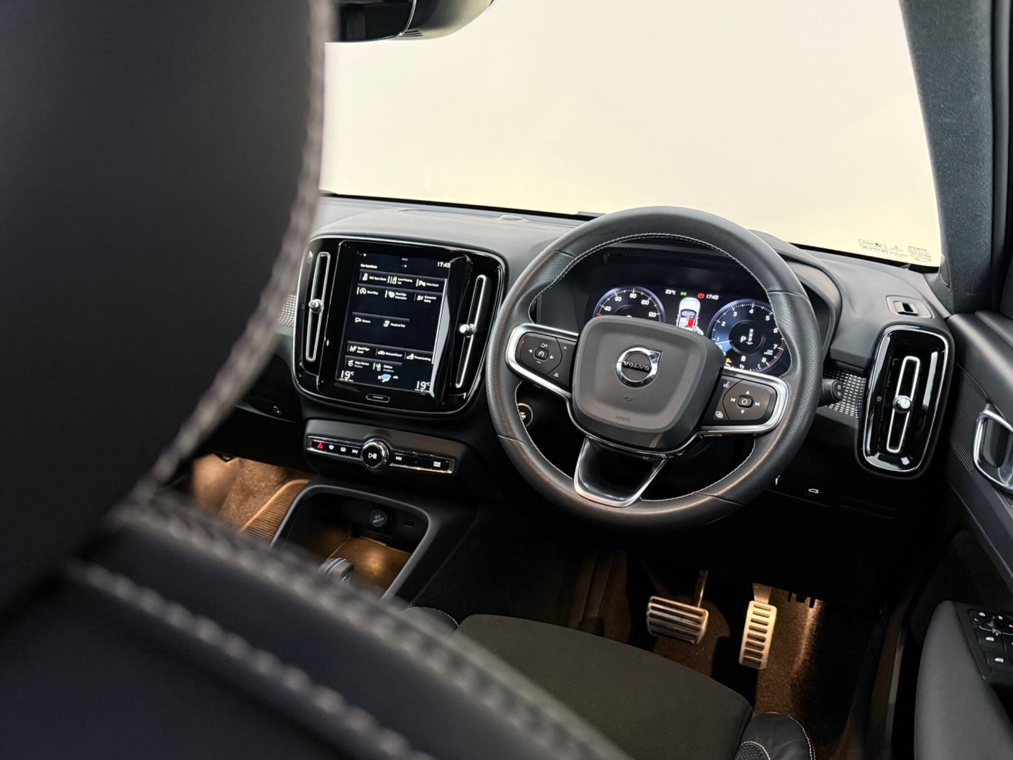 Volvo XC40 view 14