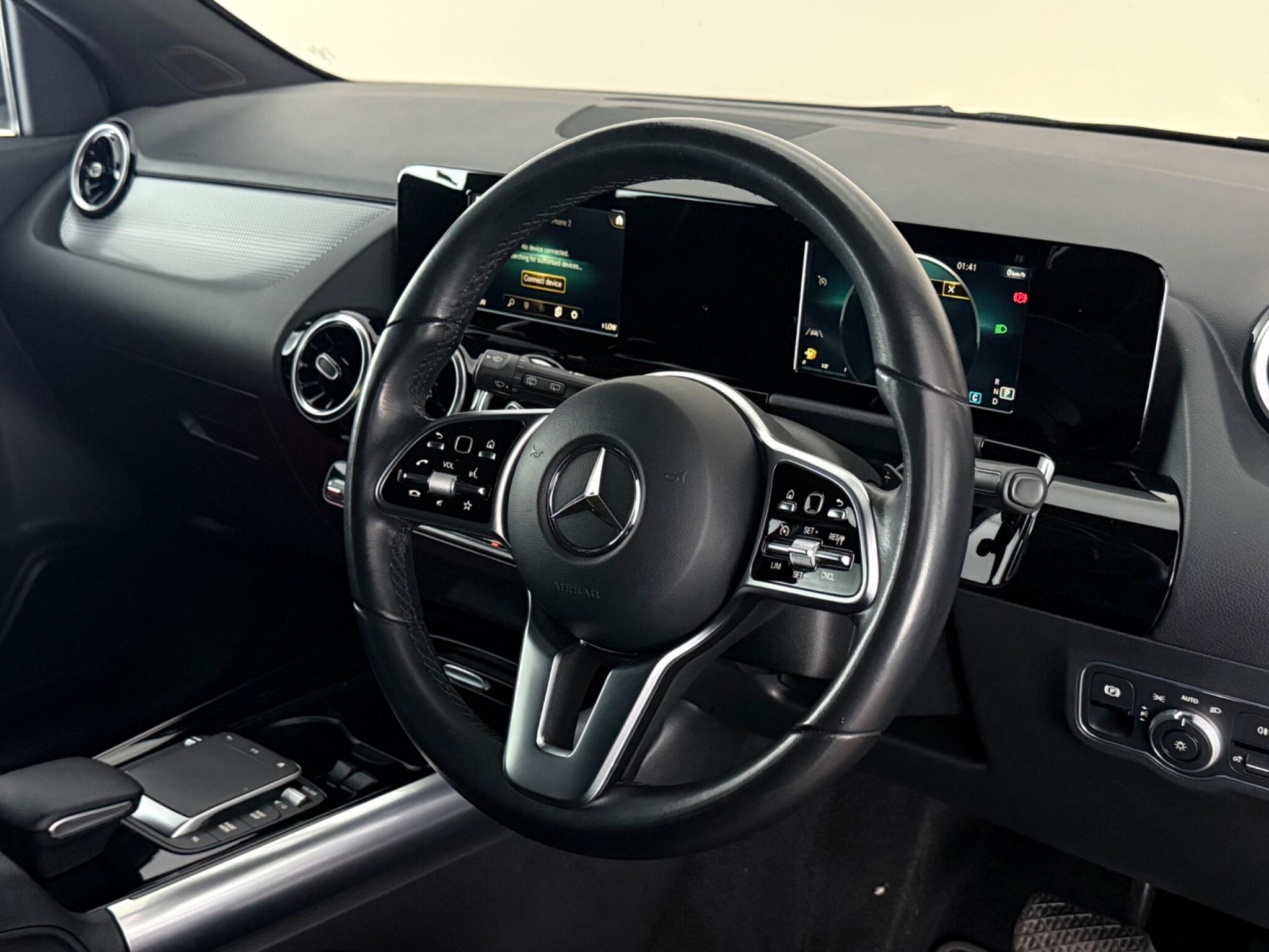 Mercedes-Benz Gla view 3