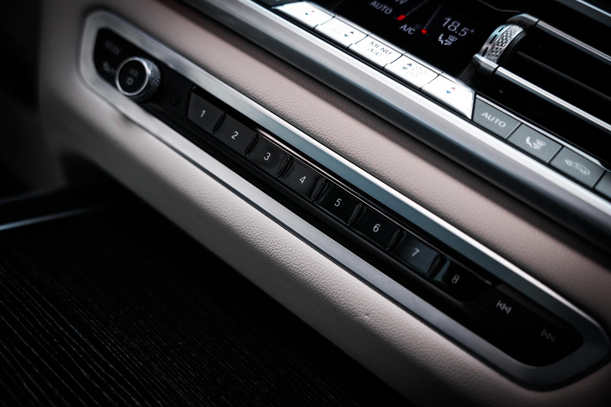 BMW X7 view 45