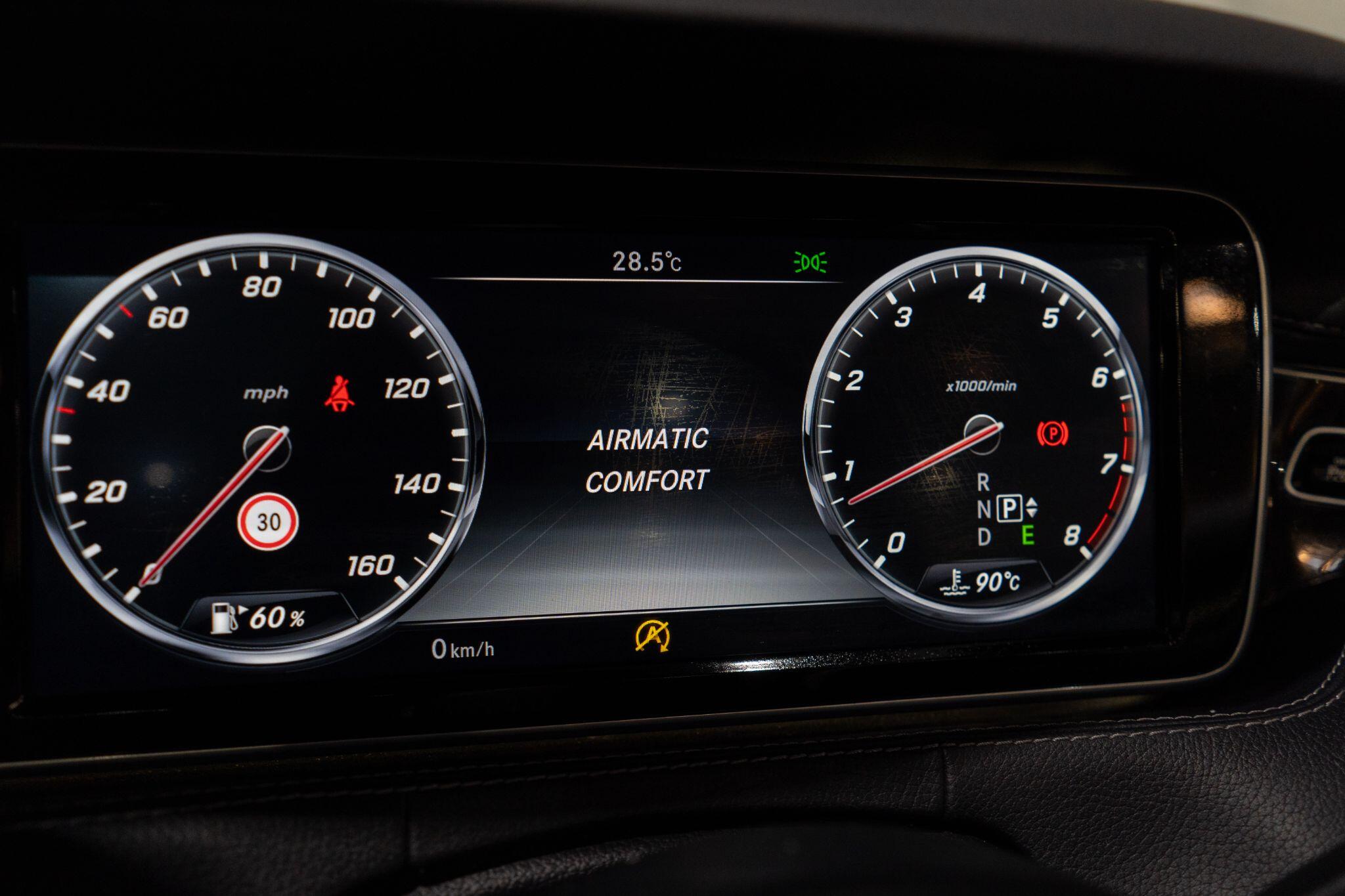 Mercedes-Benz S-Class view 29