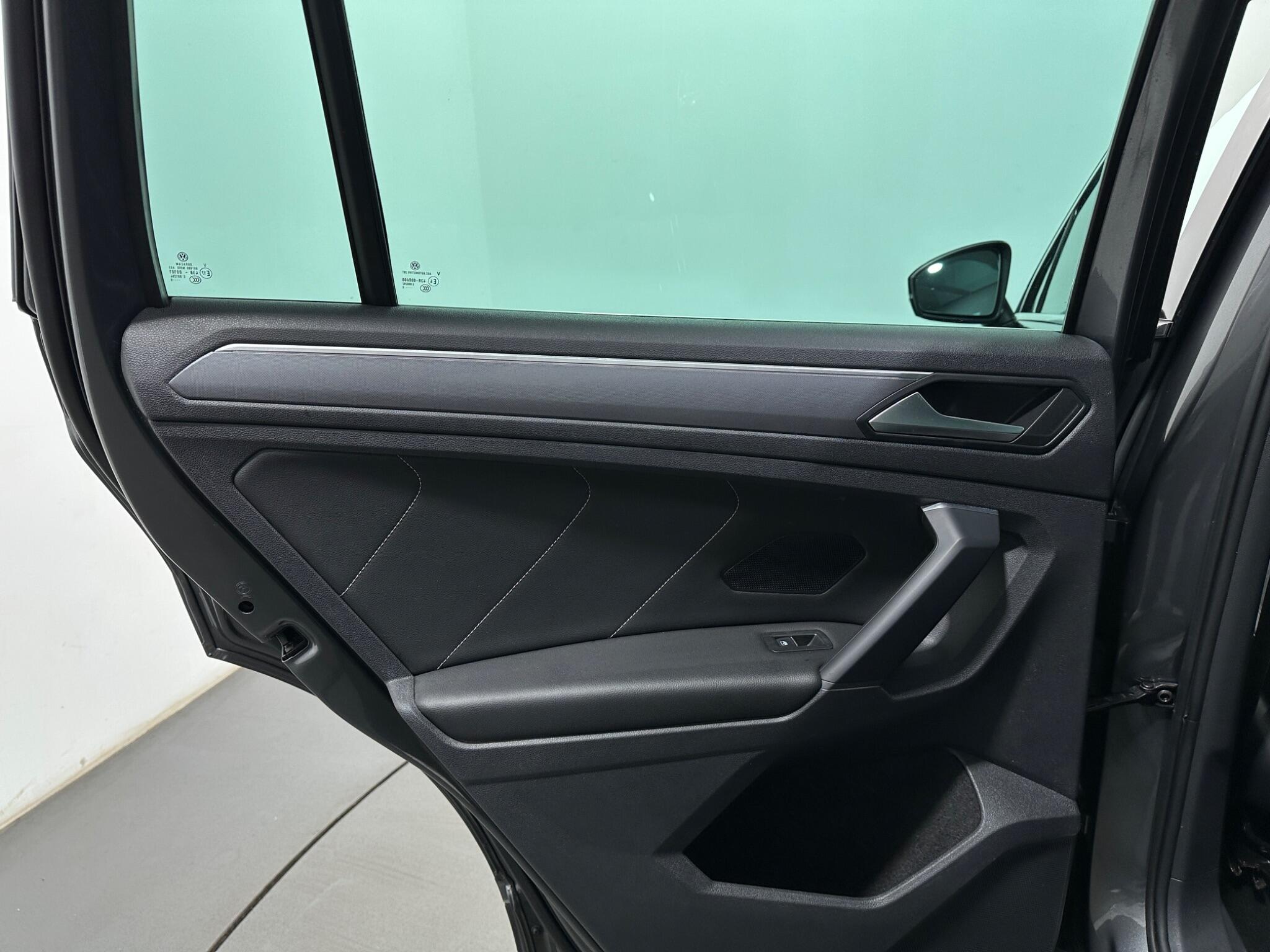 Volkswagen Tiguan view 42