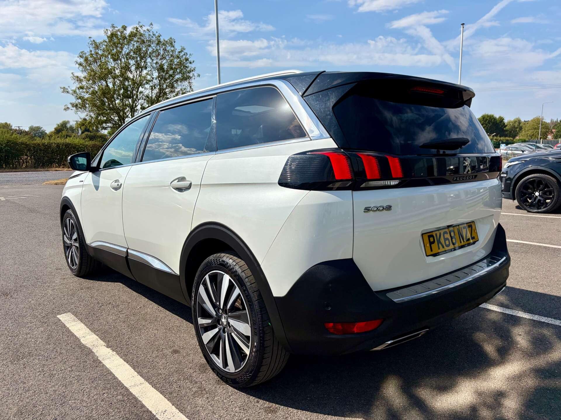 Peugeot 5008 view 6