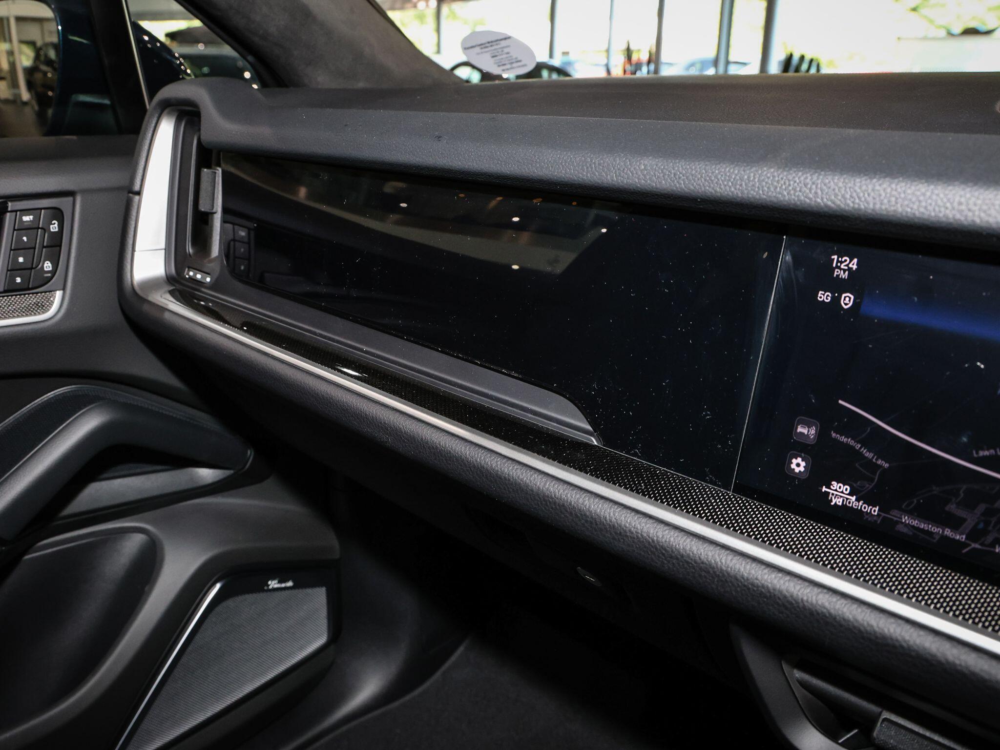 Porsche Cayenne view 40