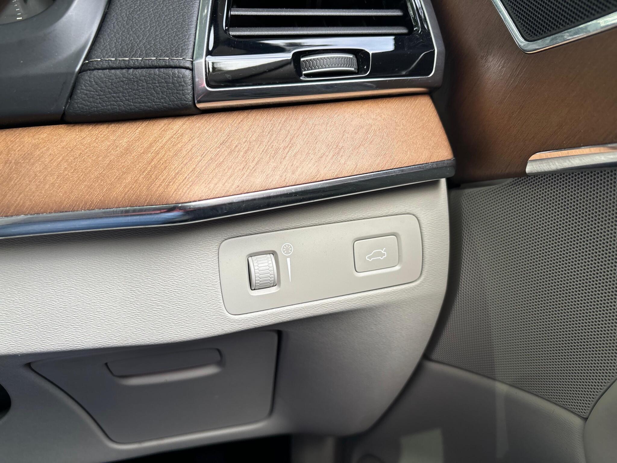 Volvo XC90 view 19