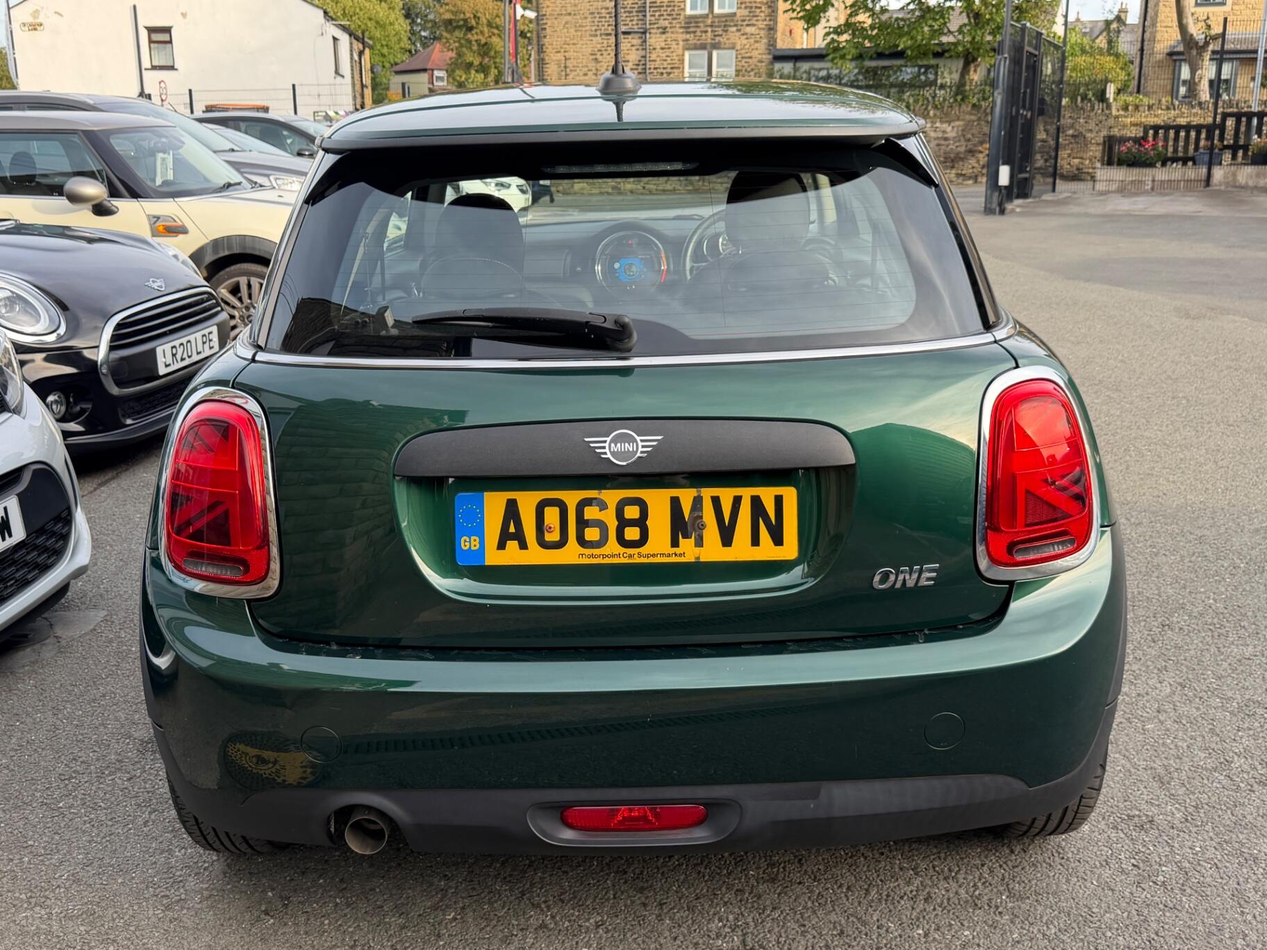 Mini Hatch view 7
