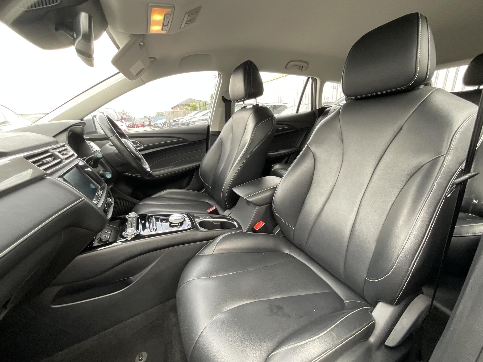 MG MG5 view 18