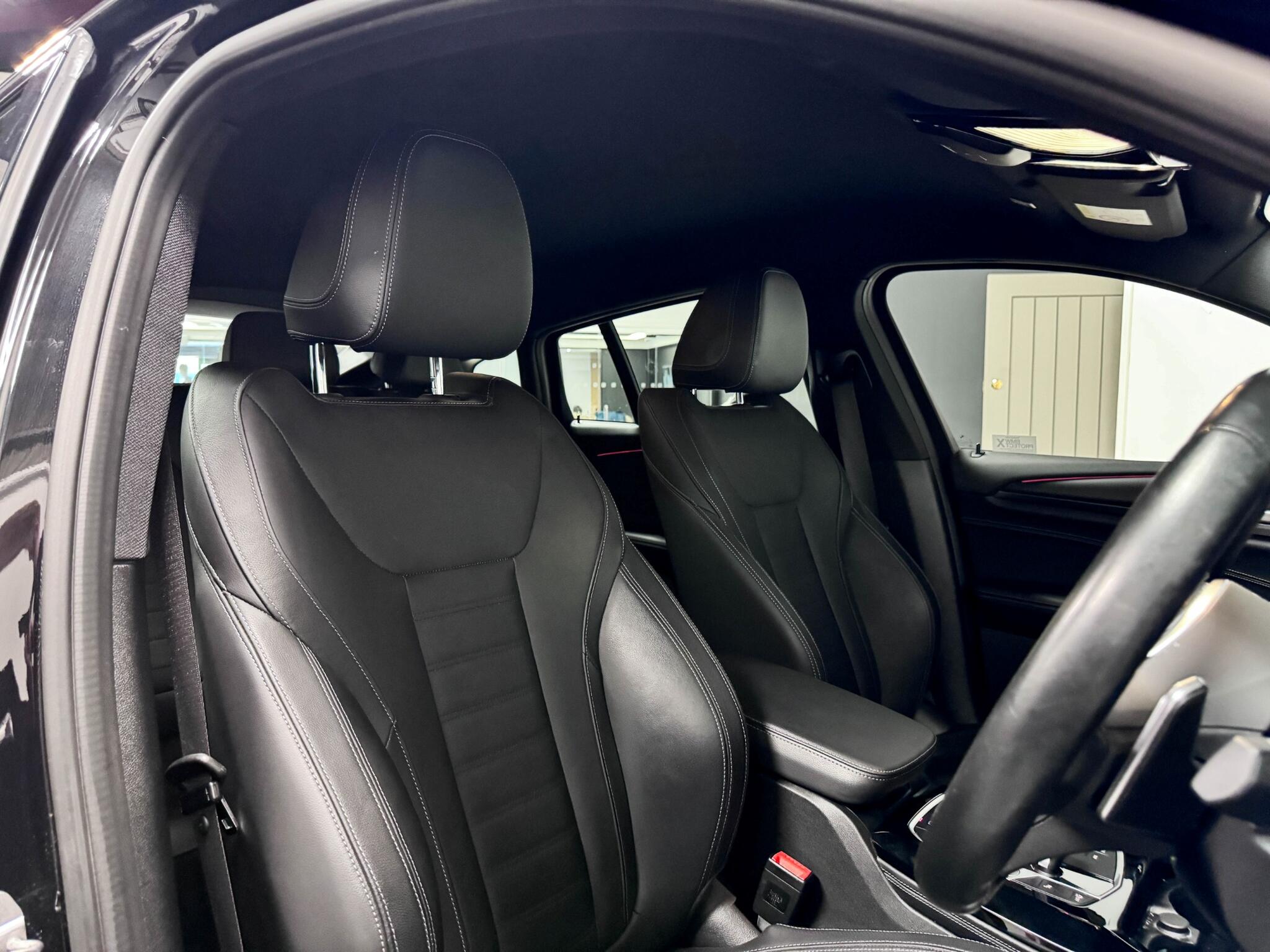 BMW X4 view 21