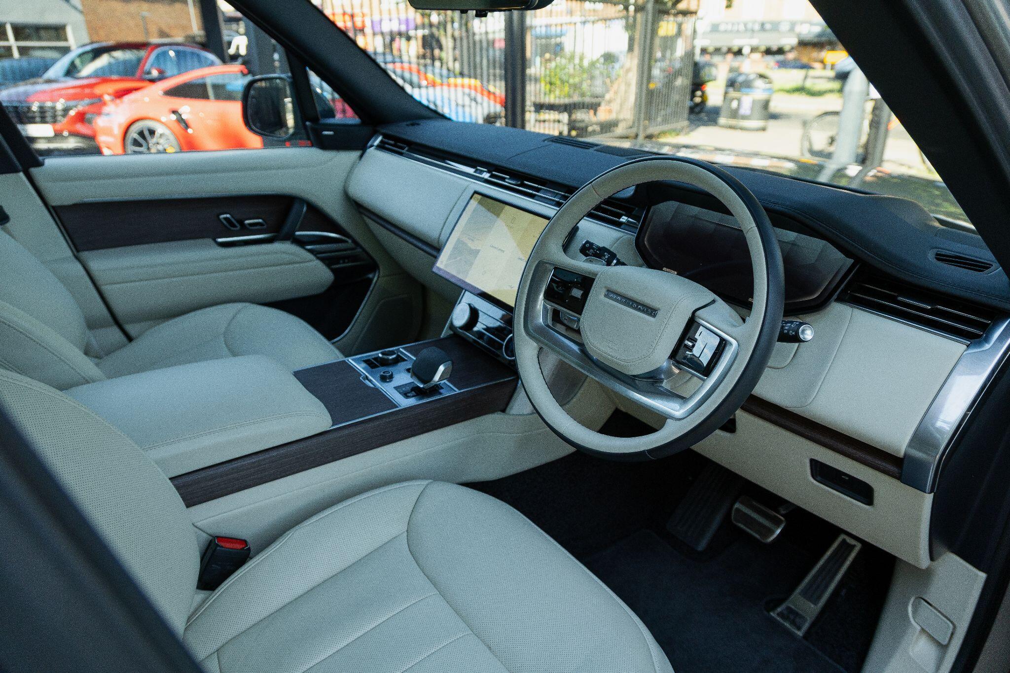 Land Rover Range Rover view 14