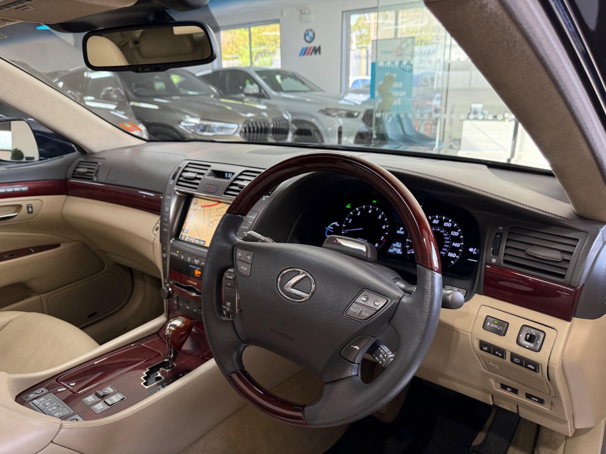 Lexus LS view 31