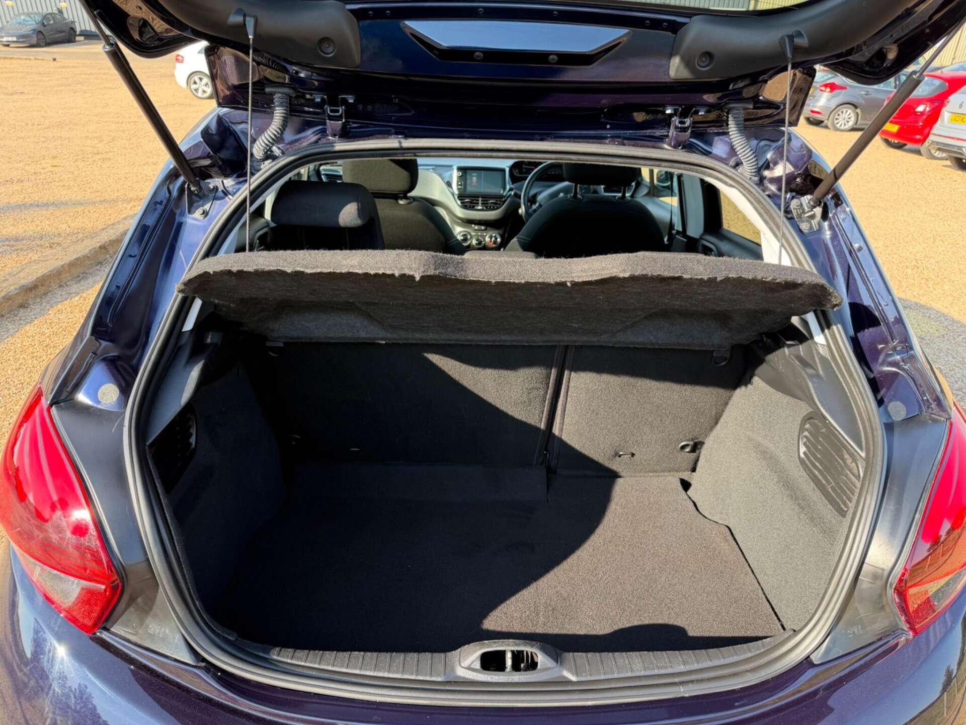 Peugeot 208 view 21