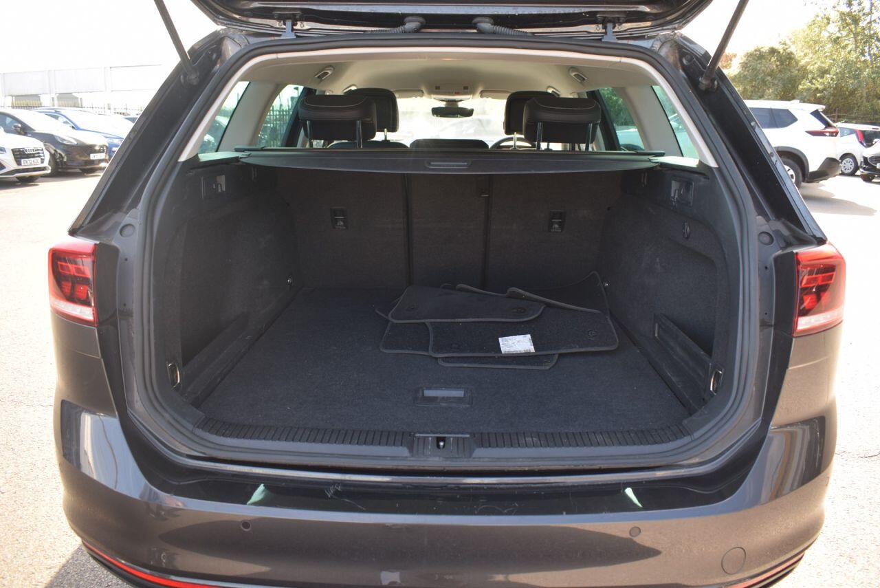 Volkswagen Passat view 16