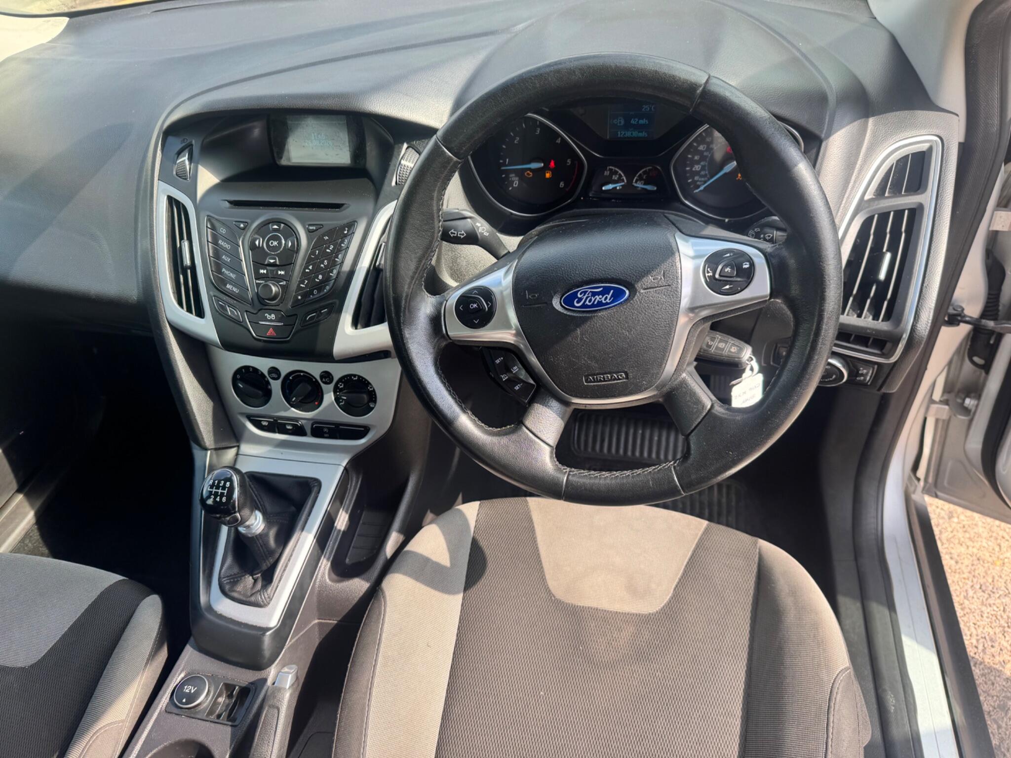 Ford Focus view 12