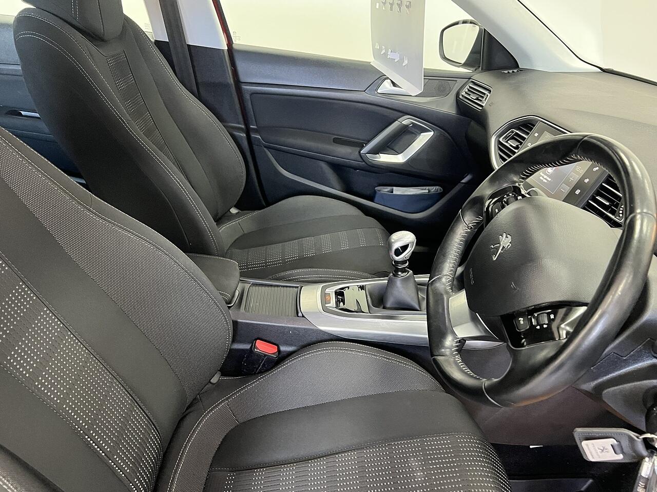 Peugeot 308 view 8