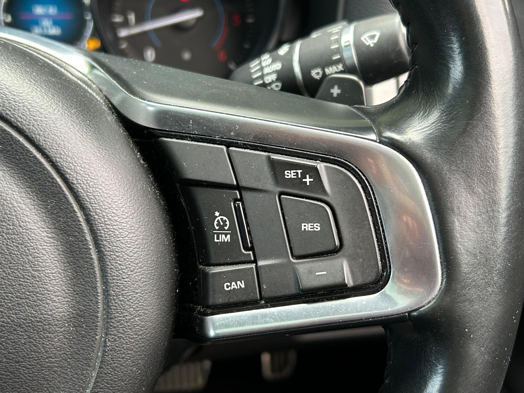 Jaguar XF view 33