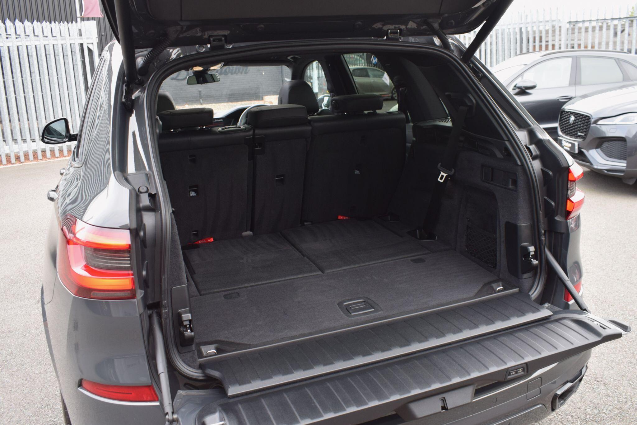 BMW X5 view 24
