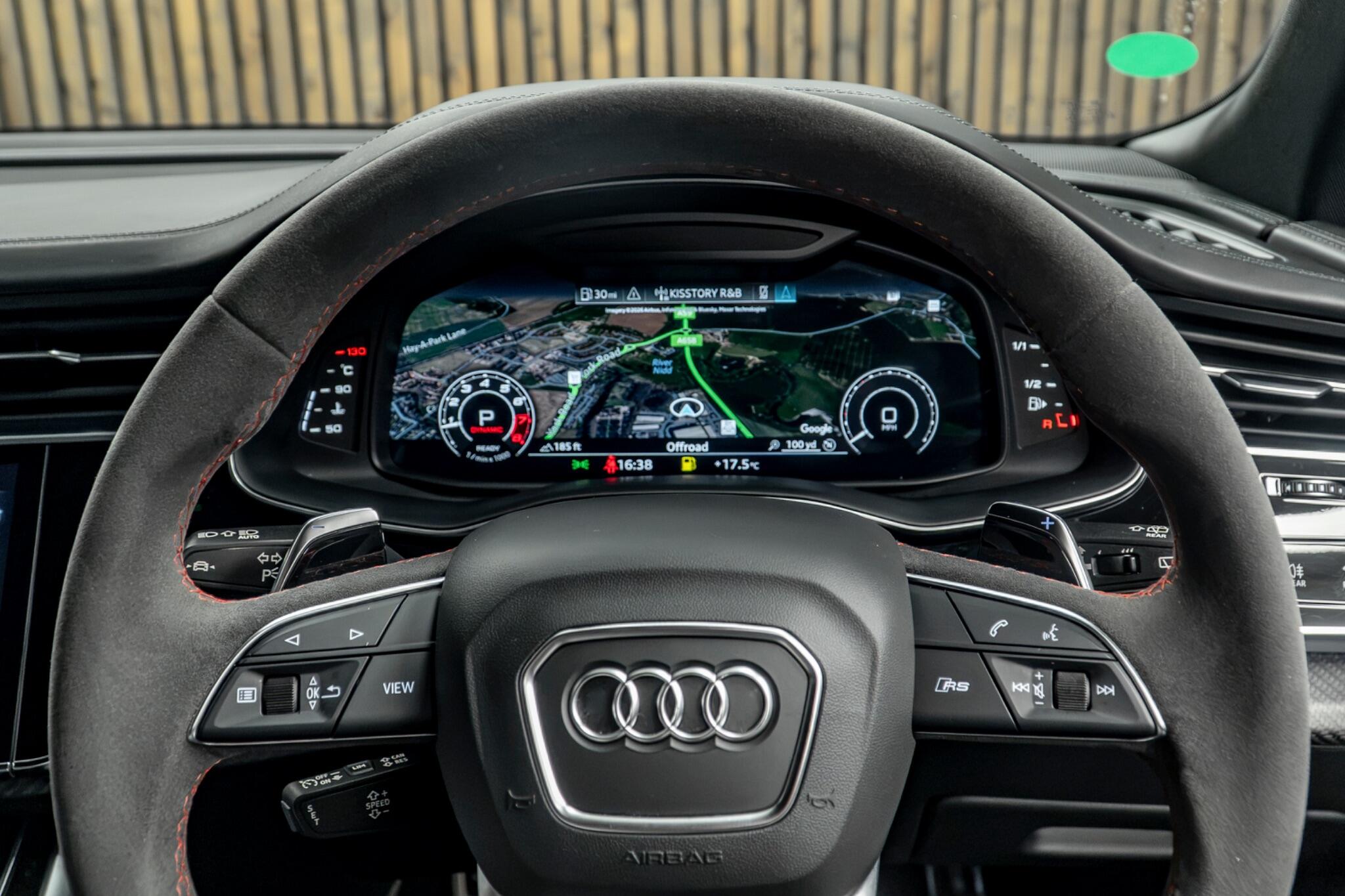 Audi RS Q8 view 32