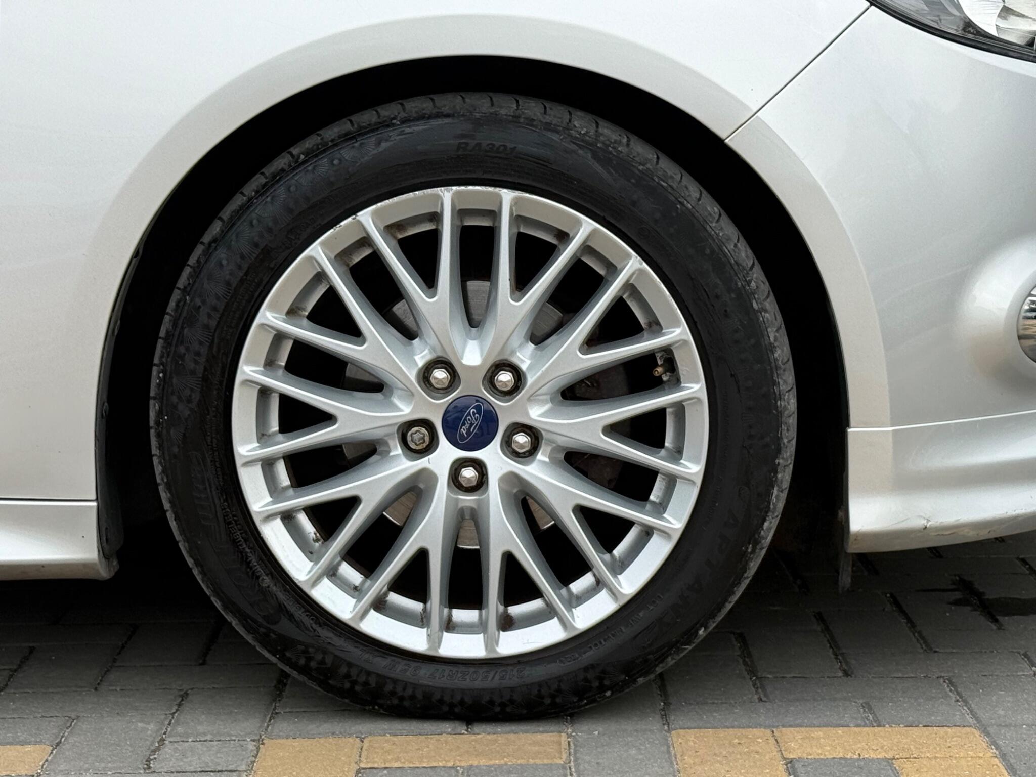 Ford Focus view 11