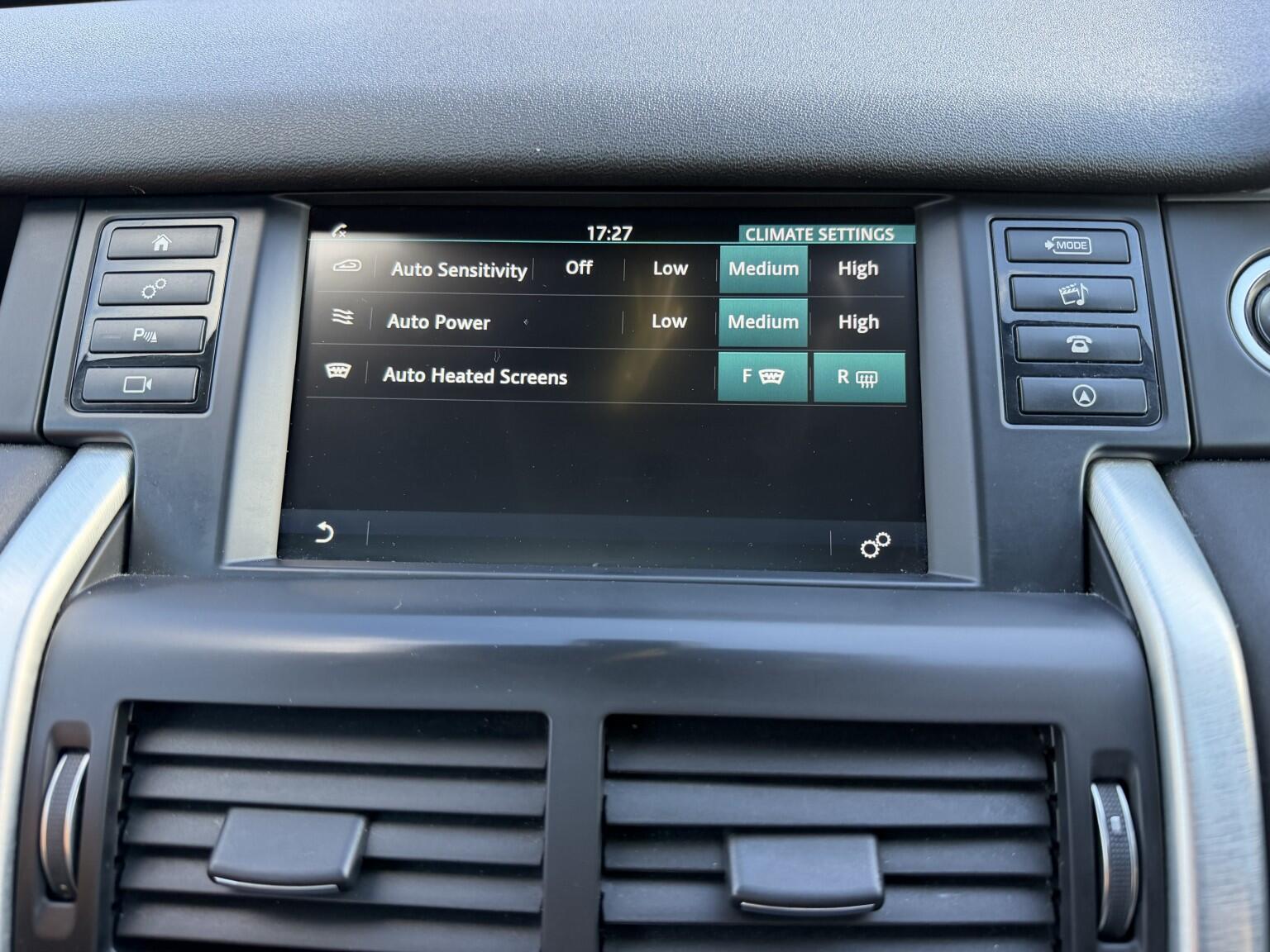 Land Rover Discovery Sport view 36