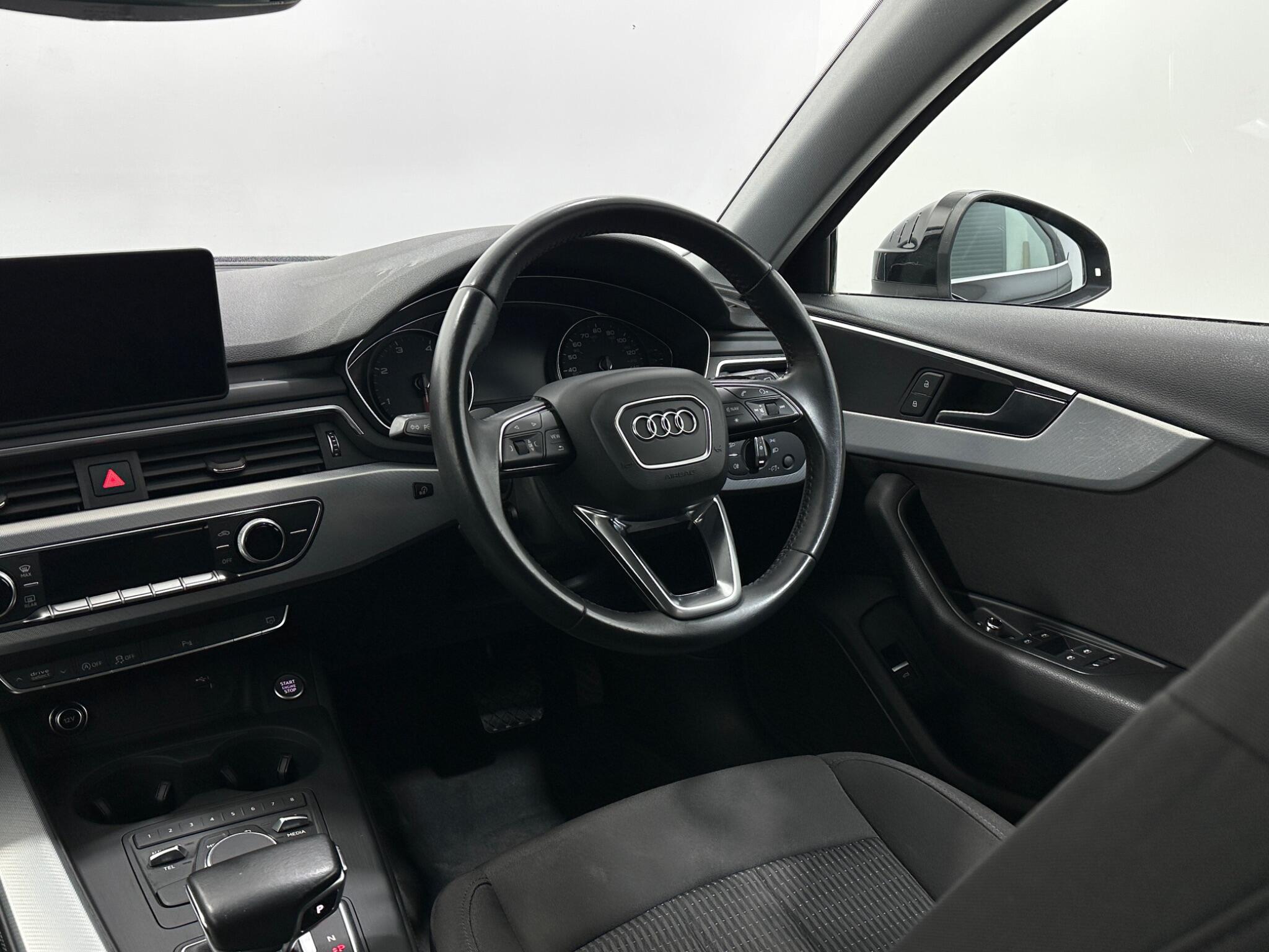 Audi A4 view 12