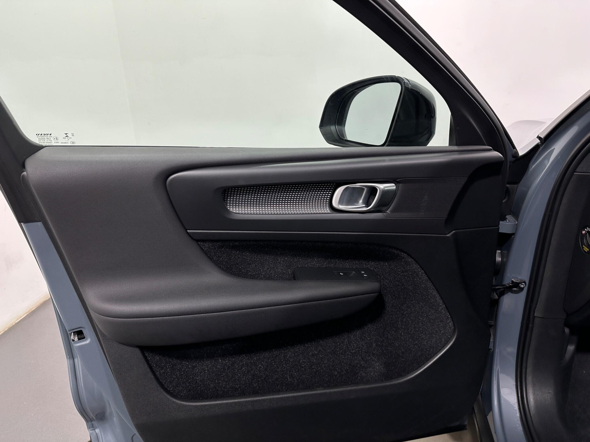 Volvo XC40 view 35