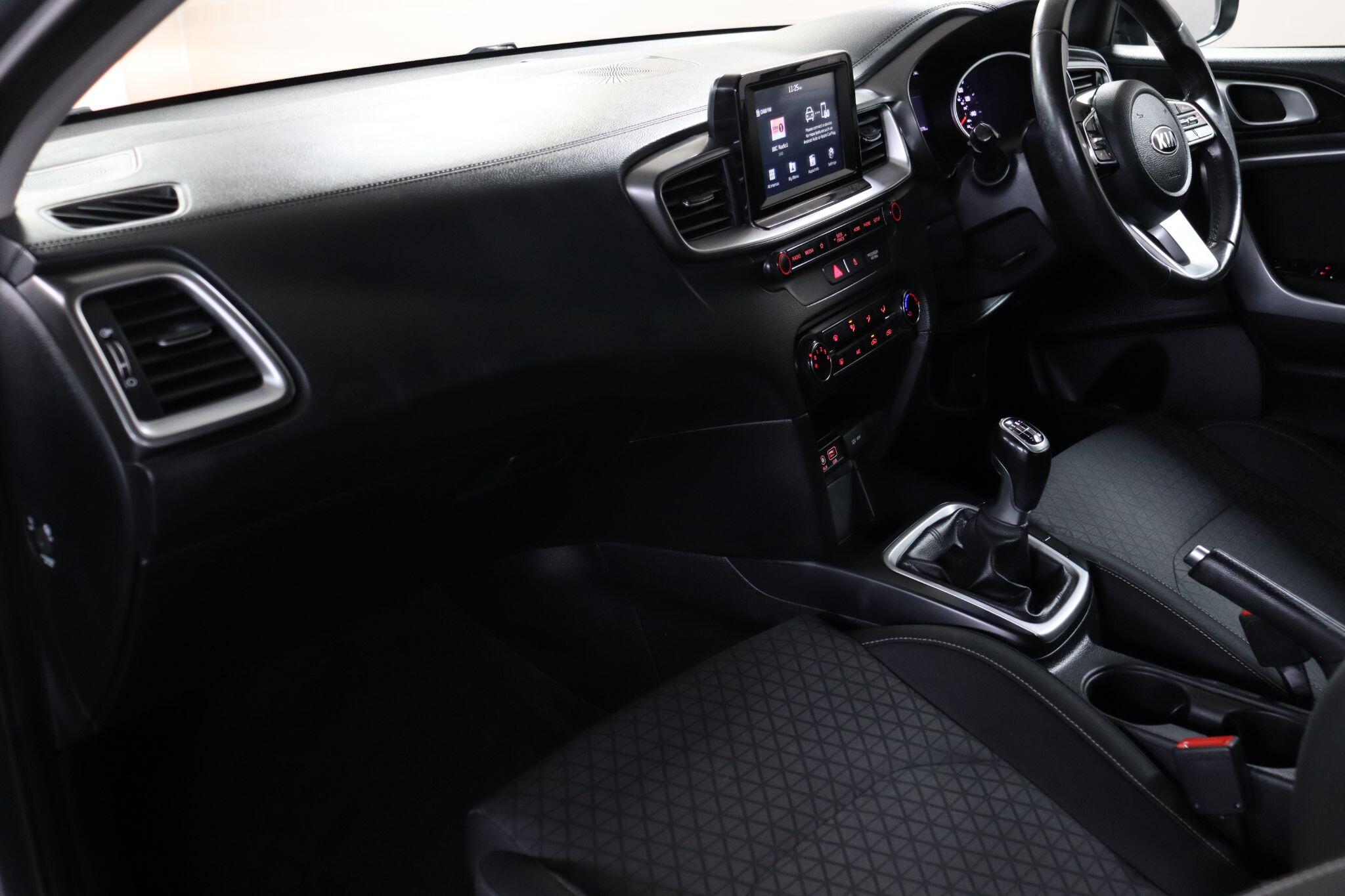 Kia Ceed view 34