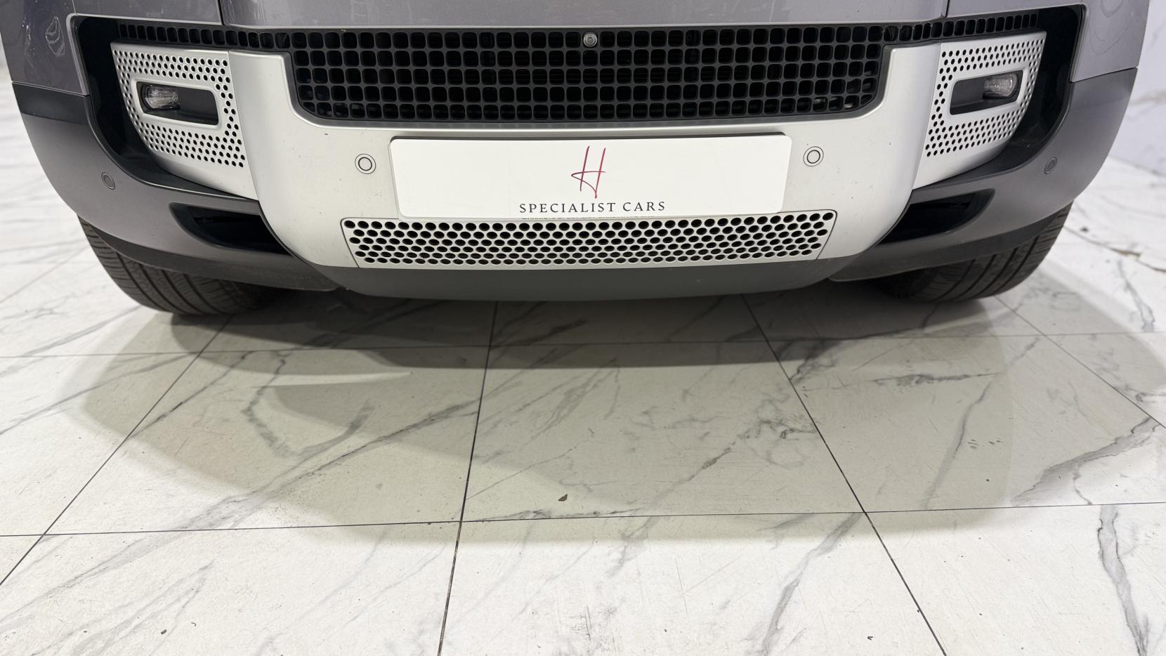 Land Rover Defender view 40