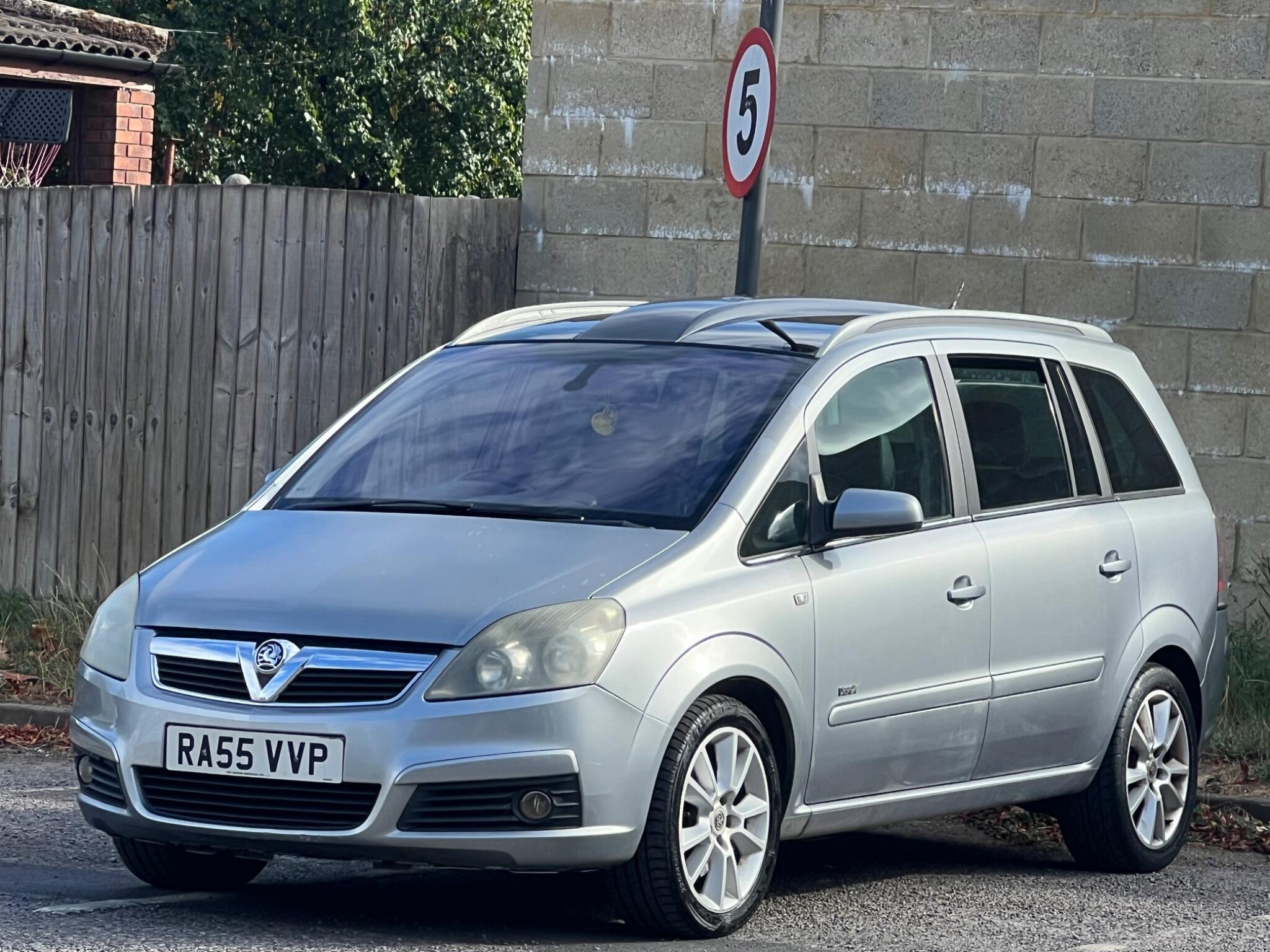 Vauxhall Zafira view 5