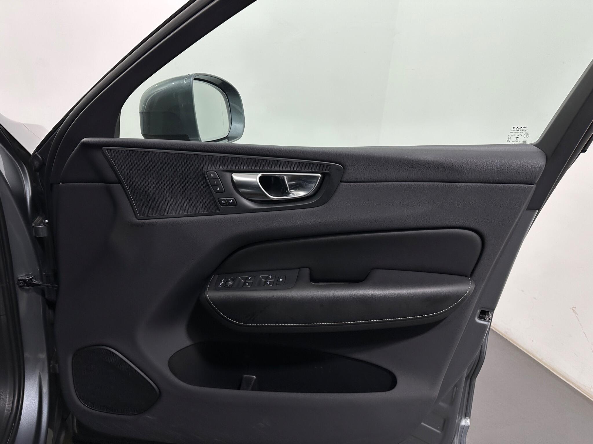 Volvo XC60 view 34