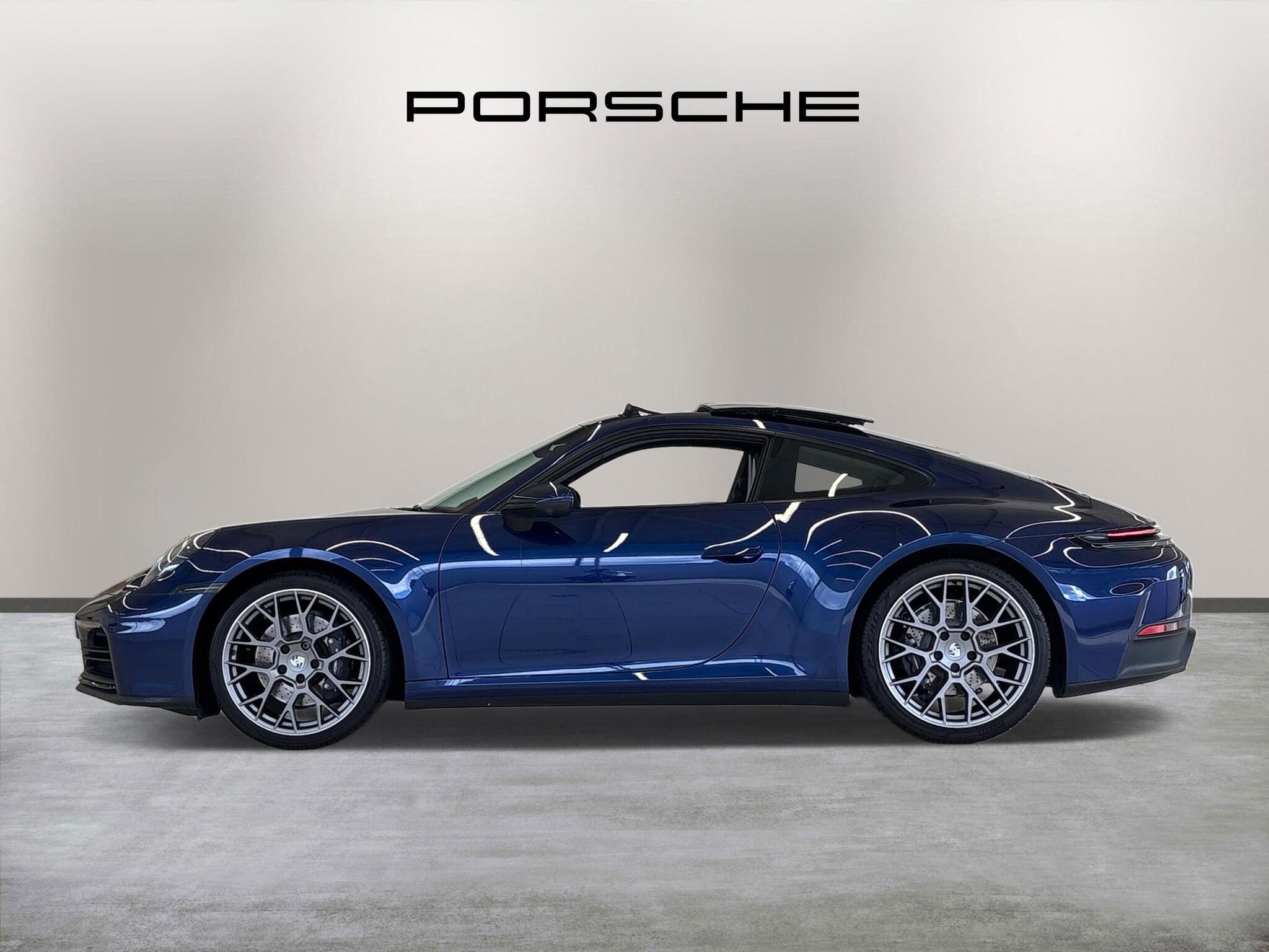 Porsche 911 view 4