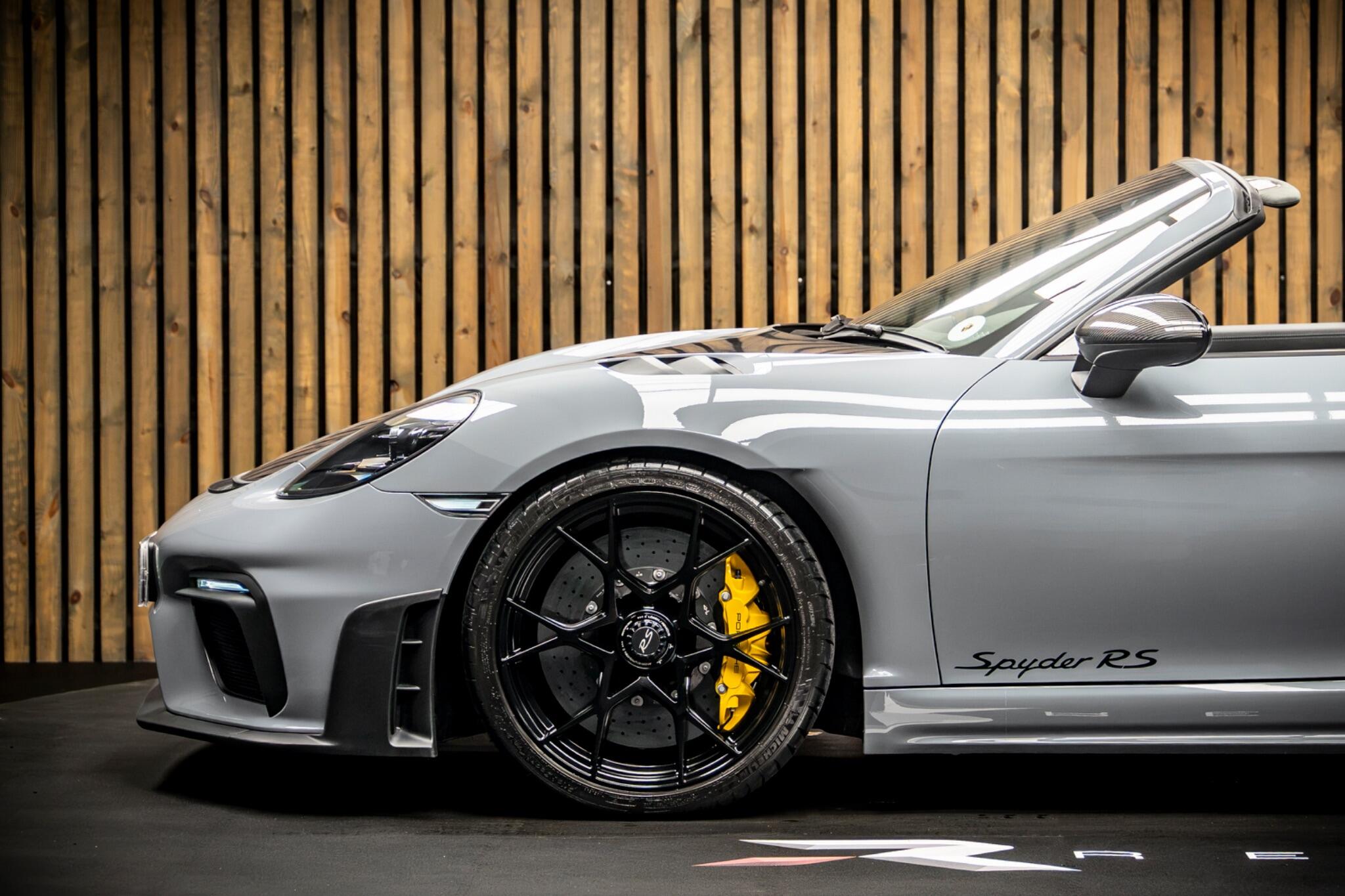 Porsche 718 Spyder view 9