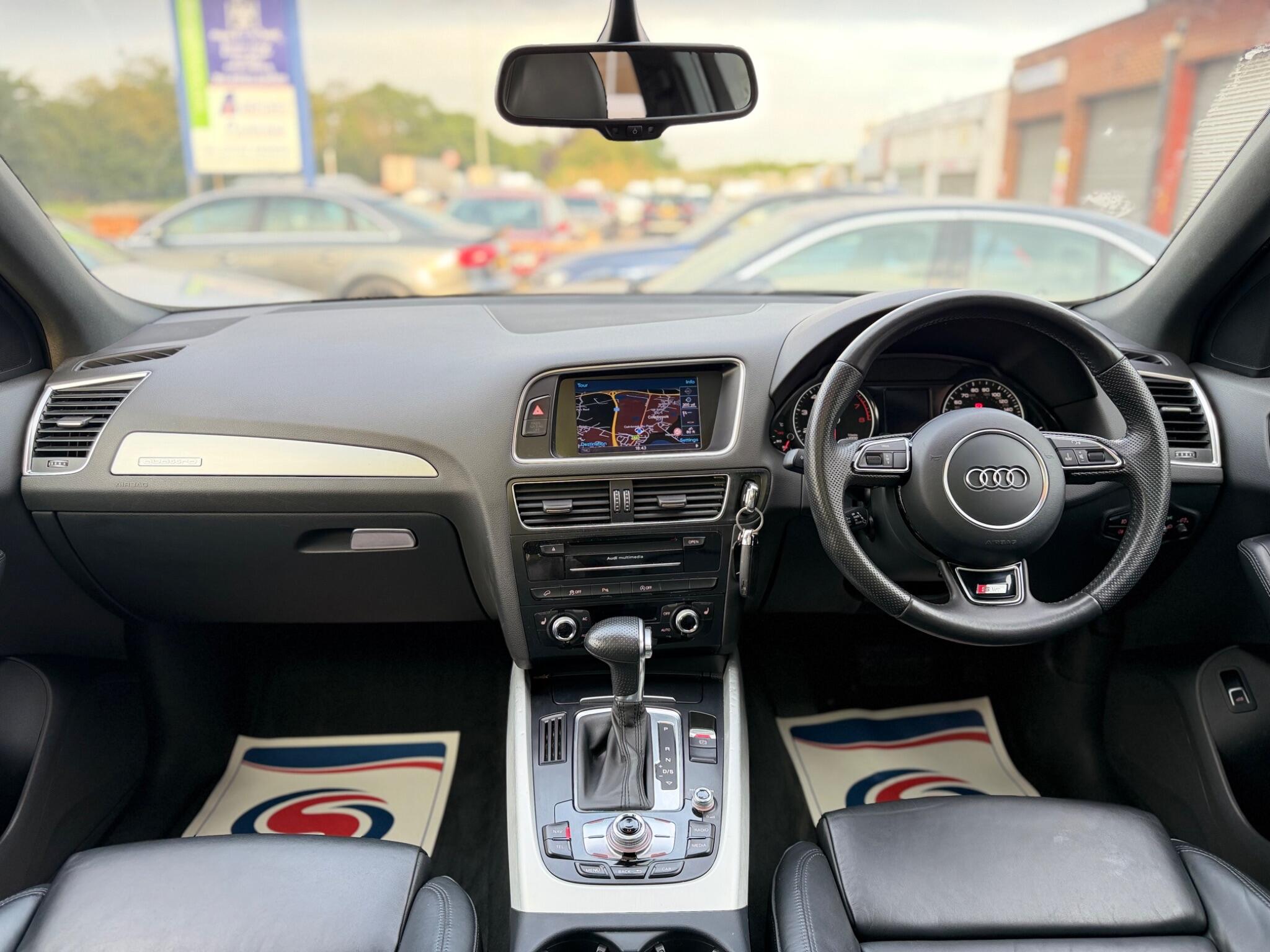 Audi Q5 view 13