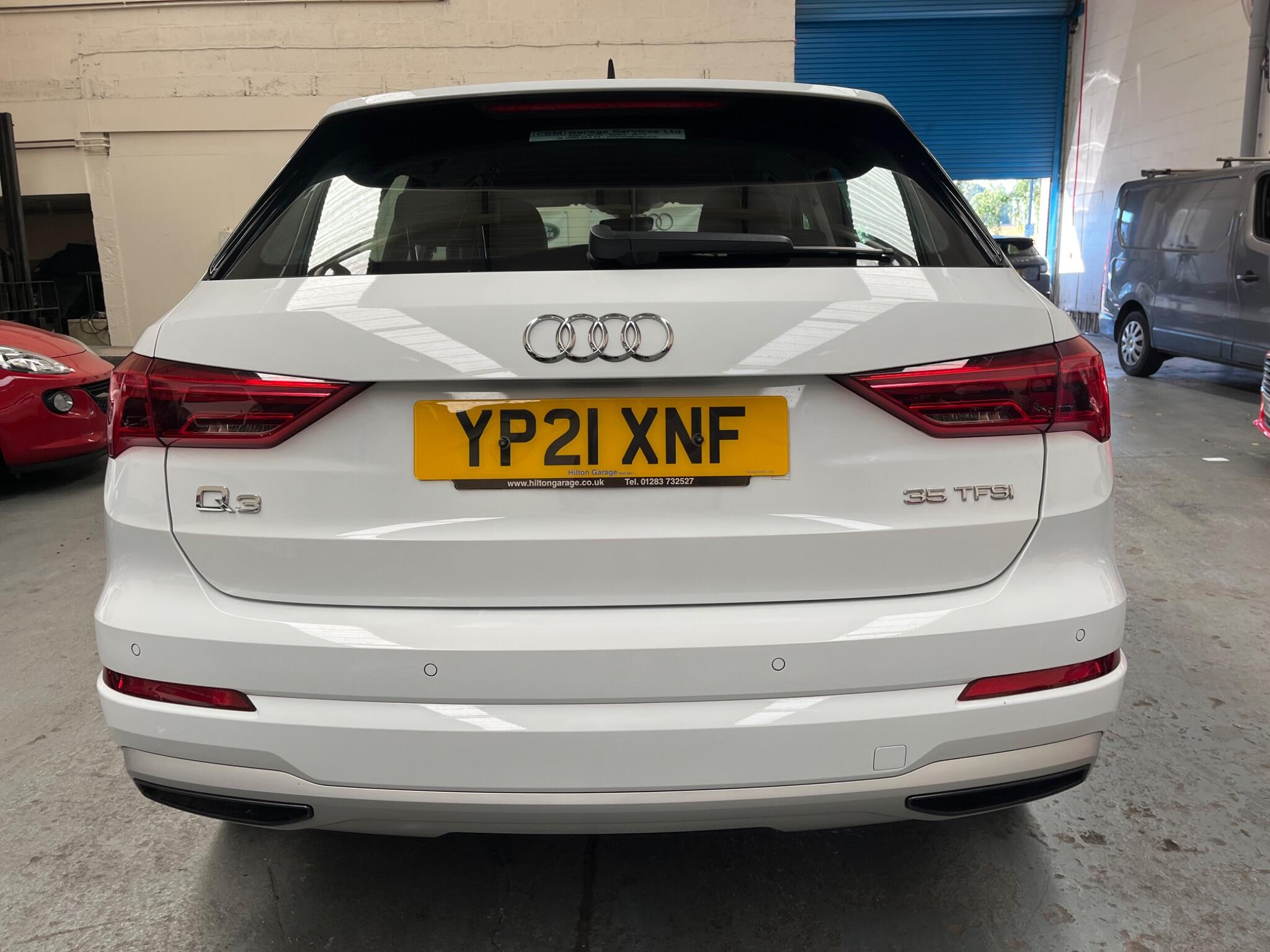 Audi Q3 view 8