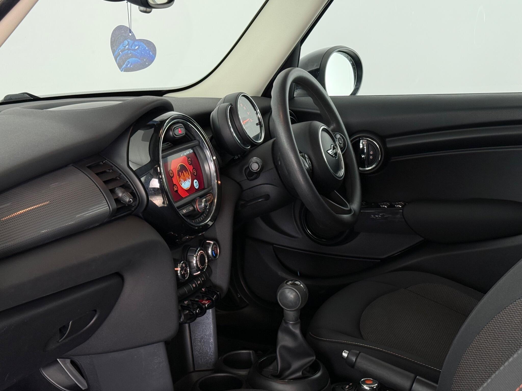 Mini Hatch view 12